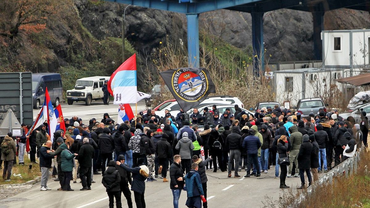 Odstraňte barikády, vyzval Bělehrad Srby na severu Kosova
